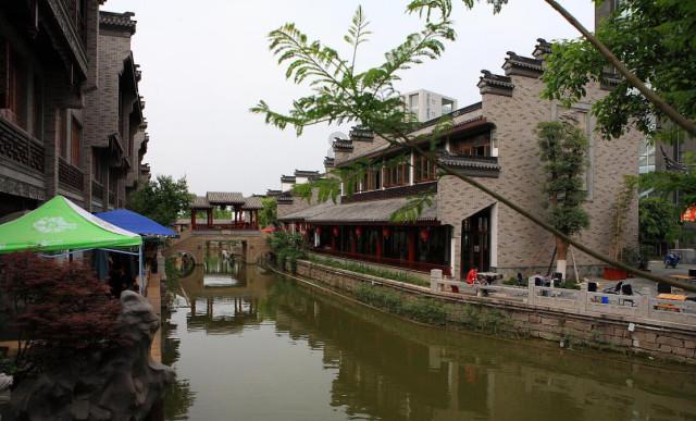 摆动小圆球